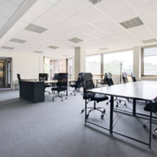 Bureau privé 52 m² 14 postes Coworking Rue Royale Saint-Cloud 92210 - photo 3
